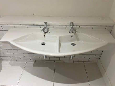 Photo of free Bathroom suite (Charing Cross G3) #2