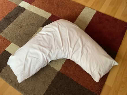 Photo of free V pillow (Bodicote OX15) #1