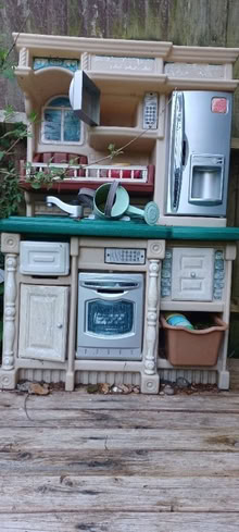 Photo of free Mud kitchen (Oitdoor) (Buggs Bottom RG4) #1
