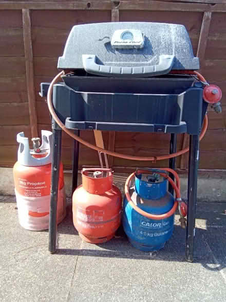Photo of free bbq grill and gas bottles. (Southport PR9) #3