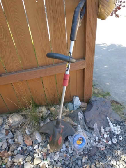 Photo of free Craftsman weed wacker& extra string (Everett, WA near Silver Lake) #1