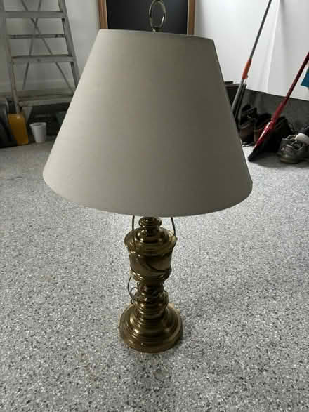 Photo of free lamp (Maple Bluff)