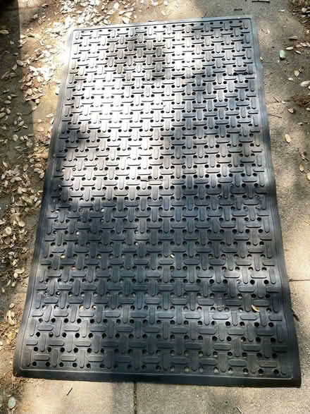 Photo of free Black Rubber Mat (Pasadena, near Bungalow Heaven) #1