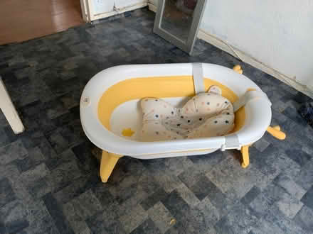 Photo of free Baby bath with insert (Islington N1) #1