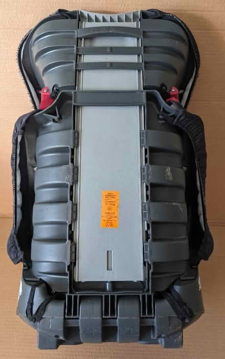 Photo of free Child's car seat - Britax Romer Adventure 15-36kg (Farnley LS12) #4