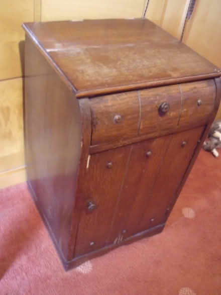 Photo of free small oak antique bedside cabinet (Neston CH64) #1