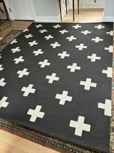 Photo of free rug (Maple Bluff)