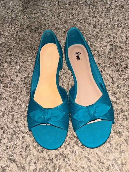 Photo of free beautiful shoes (Lower Elyria)