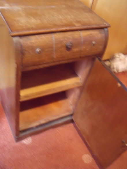 Photo of free small oak antique bedside cabinet (Neston CH64) #3