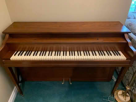 Photo of free apt size piano (Carleton heights)