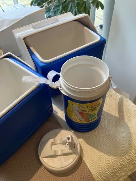 Photo of free Igloo thermos and coolbox set (Beaconsfield HP9) #2
