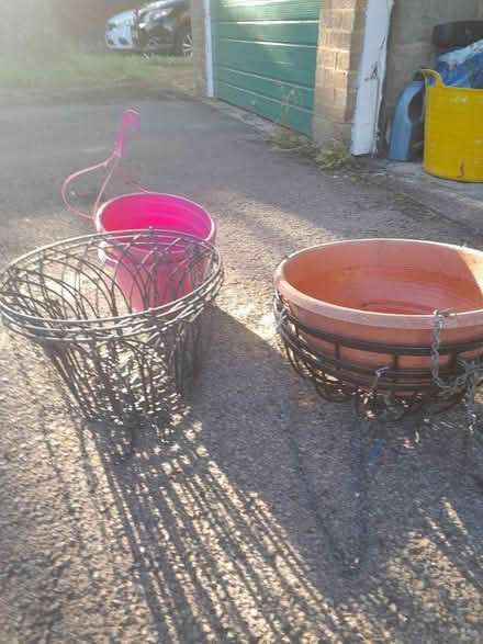 Photo of free Hanging planters (GL4) #1