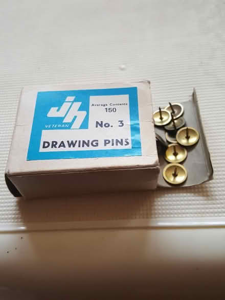 Photo of free Box of Drawing Pins (Melbourne CM1) #1
