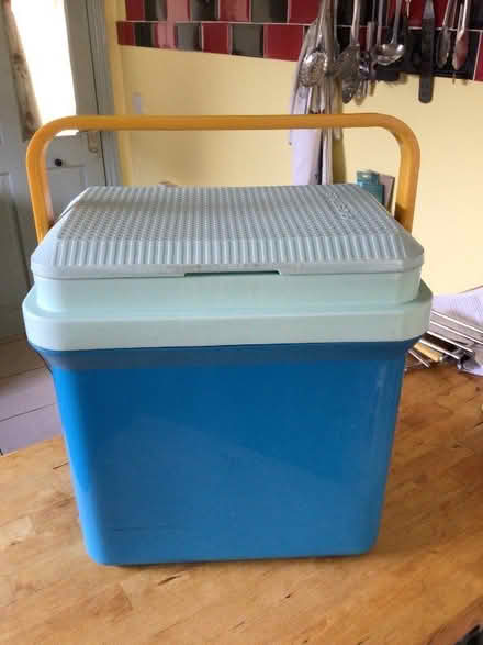 Photo of free GIO Style Coolbox (Weston Rhyn SY10) #1