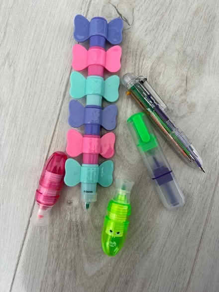 Photo of free High lighters and multicolour pen (Earley RG6) #1