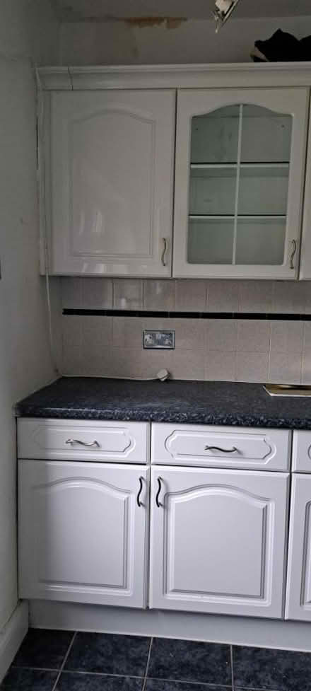 Photo of free Old kitchen units and extraxtor fan (SE9 New Eltham) #1