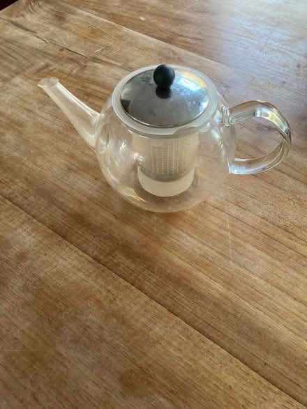 Photo of free Glass tea pot and strainer (Burgess Park SE5)