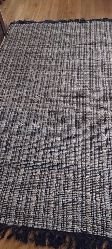 Photo of free 5x7 rug (Everett) #3