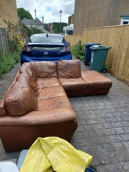 Photo of free Leather corner sofa (Lower Wolvercote OX2) #1