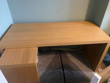 Photo of free IKEA malm desk in oak (East Sheen SW14) #1