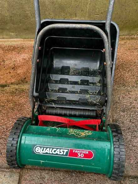 Photo of free Manual lawnmower (SE26) #2