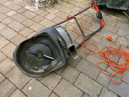 Photo of free Flynn HoverVac 270 lawnmower (Lode, CB25 NorthEast Cambridge) #2