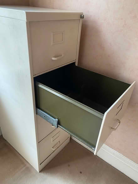 Photo of free 4 drawer filing cabinet (London, Barnes, SW13) #2
