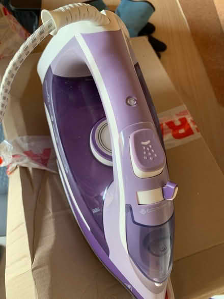 Photo of free Steam iron (TW18) #1