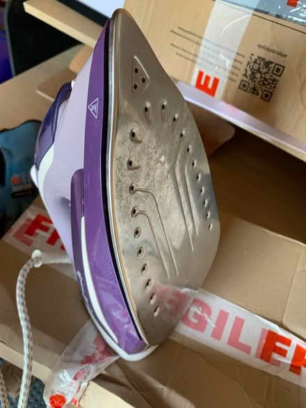 Photo of free Steam iron (TW18) #2