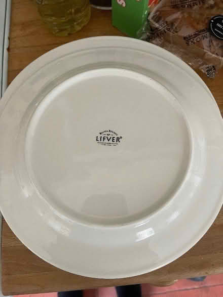 Photo of free Set of 6 dinner plates (Chesham HP5) #2