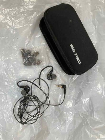 Photo of free In -ear headphones (Fishponds BS16) #1