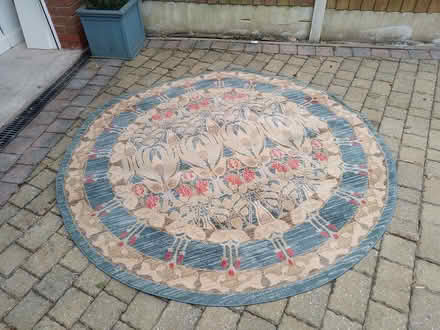 Photo of free Large circular floor rug (Nantwich CW5) #1