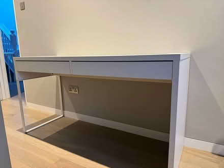 Photo of free White desk (Ealing Broadway) #3