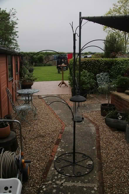 Photo of free bird feeder on stand (ME10) #1