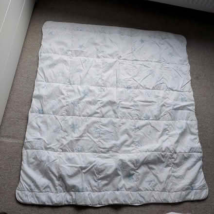 Photo of free Summer toddler quilt (NW2) #1