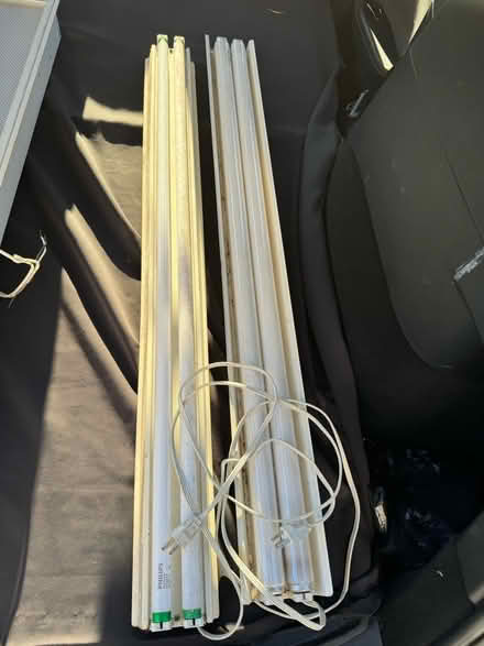 Photo of free 2 plug in Flourescent Lights (Mississauga/ Streetsville) #1