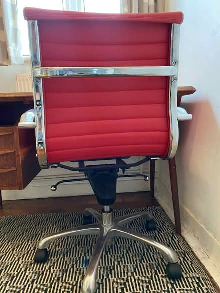 Photo of free Red wheeled desk chair (by Clissold Park N16) #2