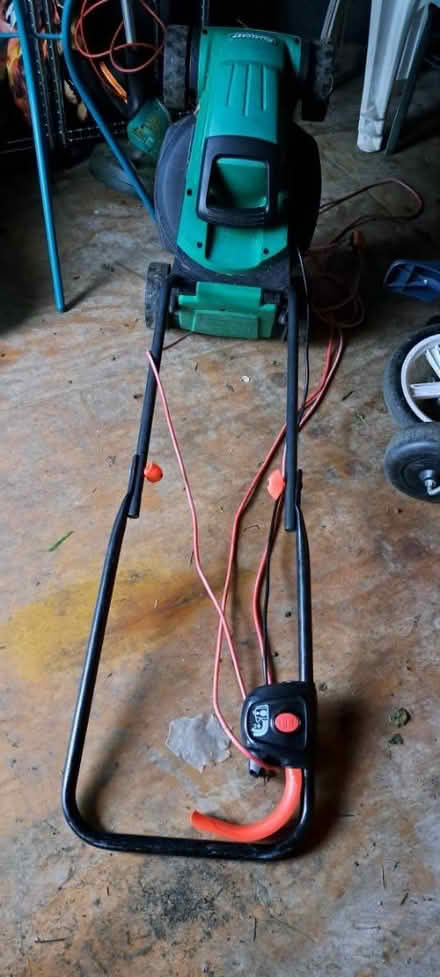 Photo of free Lawnmower, smokes when turned on (SE9 New Eltham) #4