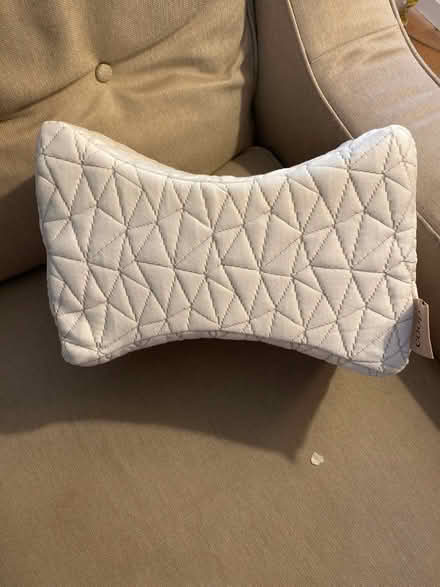 Photo of free Coop Sleep Adjustable Knee Pillow (Bernardsville, near Starbucks) #1