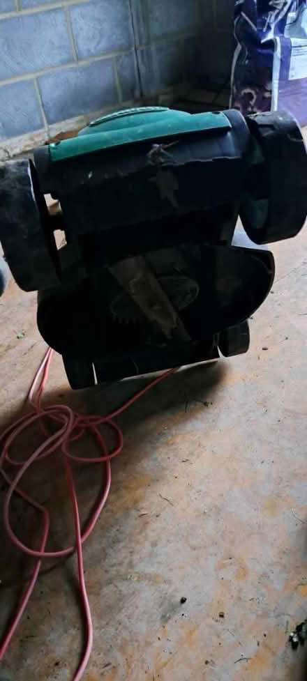 Photo of free Lawnmower, smokes when turned on (SE9 New Eltham) #3