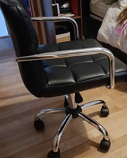 Photo of free Black faux leather Chair (Welwyn garden city) #3