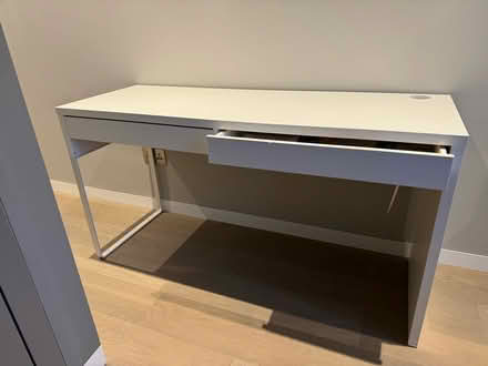 Photo of free White desk (Ealing Broadway) #2