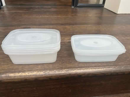 Photo of free 6 plastic containers with lids (SE24) #1