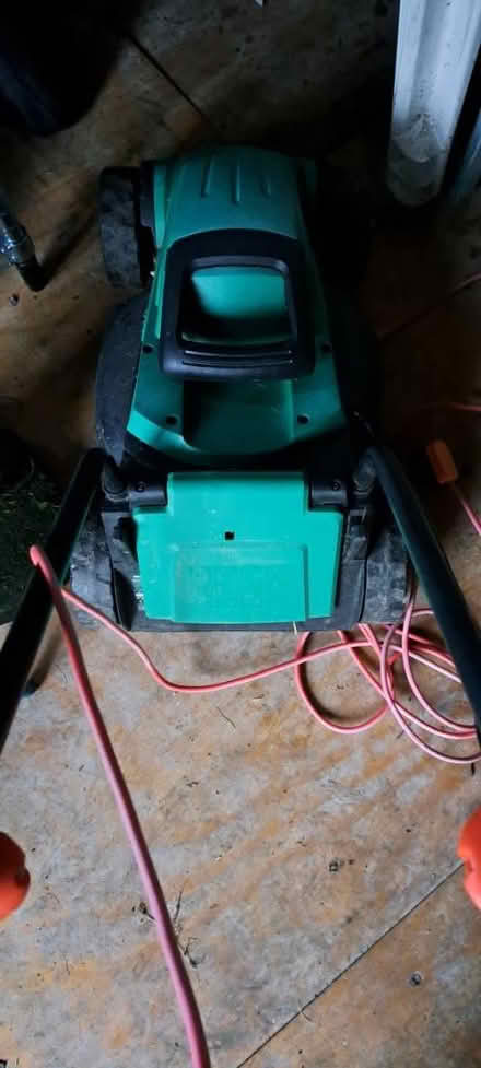 Photo of free Lawnmower, smokes when turned on (SE9 New Eltham) #2