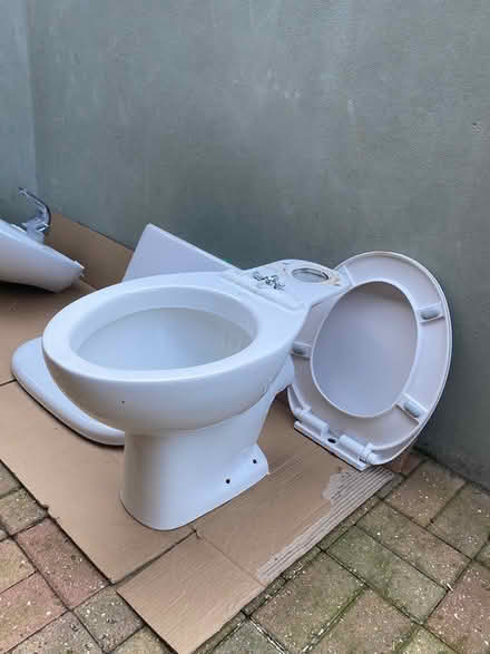 Photo of free close coupled wc (Penenden Heath) #2