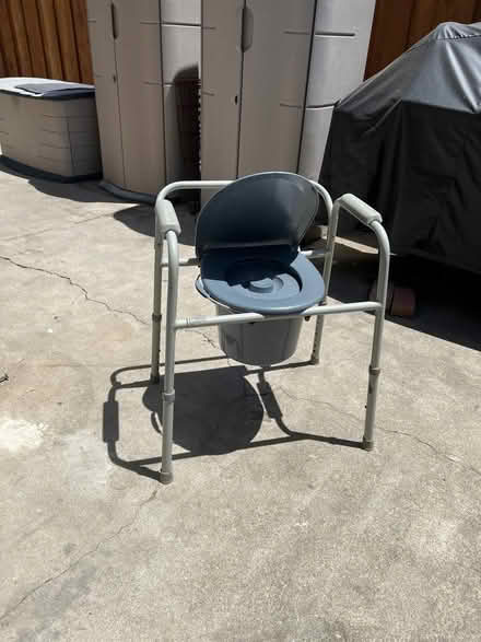 Photo of free Portable Toilet (Fremont Gomes area) #1