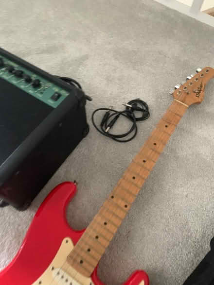 Photo of free Guitar electric and amplifier (KT20) #2