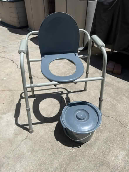 Photo of free Portable Toilet (Fremont Gomes area) #2