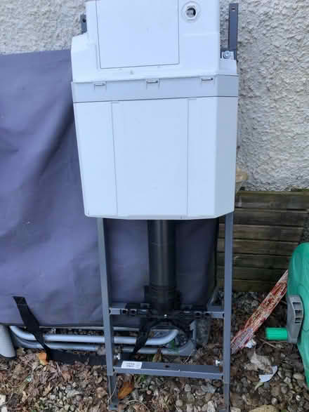 Photo of free Toilet cistern thing (Lochfield Paisley) #1