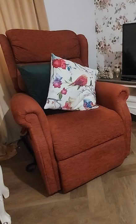 Photo of free Electric arm chair (Bury st Edmunds) #1